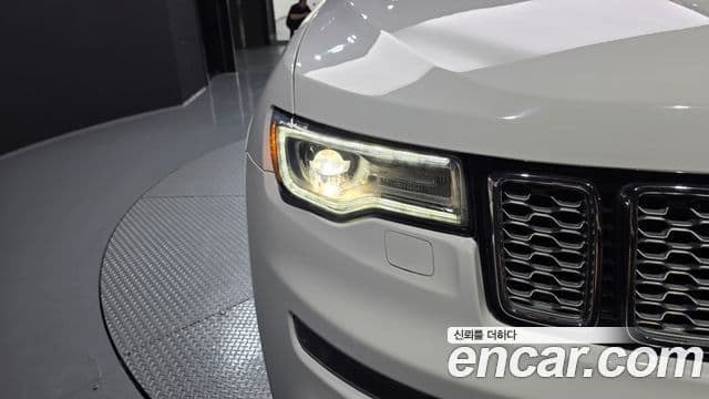 Jeep Grand Cherokee 2020 — Photo 21/38