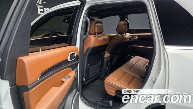 Jeep Grand Cherokee 2020 — Photo 30/38