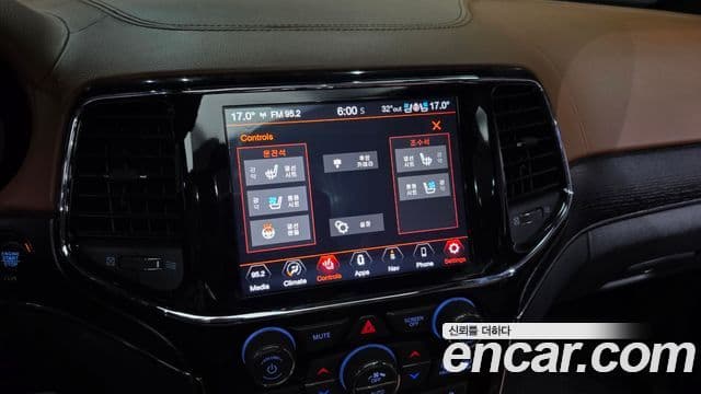 Jeep Grand Cherokee 2020 — Photo 36/38