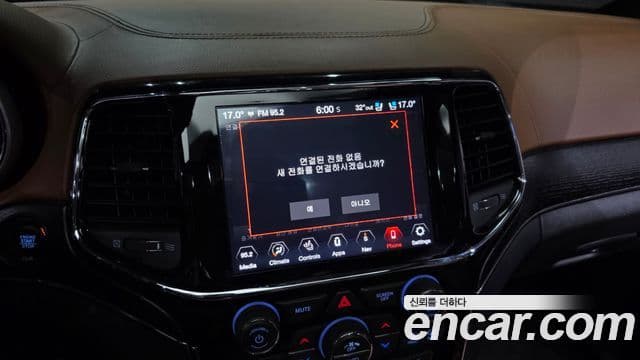 Jeep Grand Cherokee 2020 — Photo 34/38
