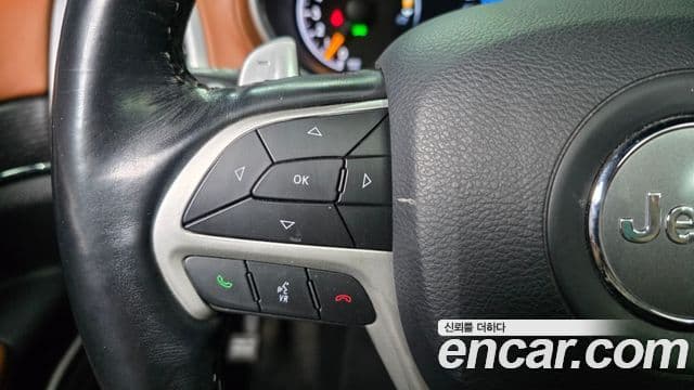 Jeep Grand Cherokee 2020 — Photo 35/38