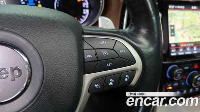 Jeep Grand Cherokee 2020 — Photo 29/38