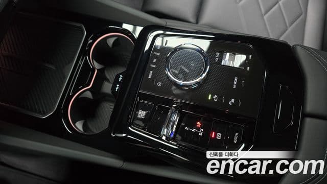 BMW 5 Series 2025 — ფოტო 8/20