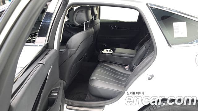 Genesis Electrified G80 2023 — Şəkil 10/20