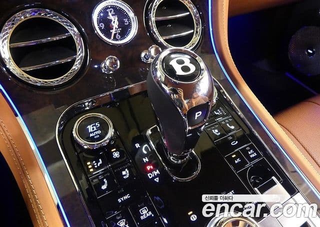 Bentley Continental GT 2022 — ფოტო 7/20