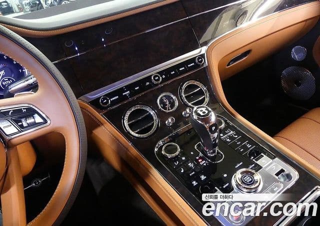 Bentley Continental GT 2022 — ფოტო 8/20