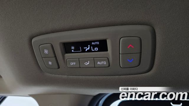Kia Carnival 2021 — ფოტო 19/20