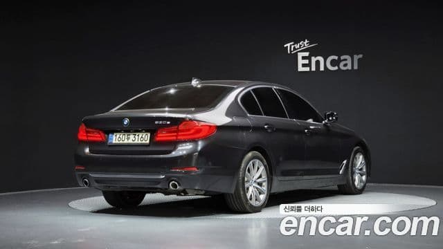 BMW 5 Series 2020 — фото 2 из 20