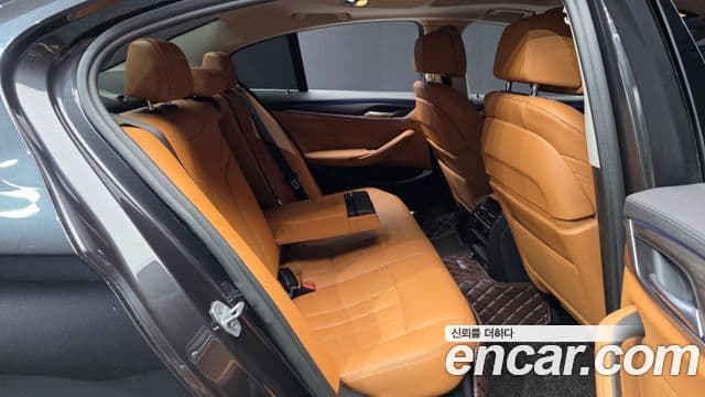 BMW 5 Series 2020 — фото 12 из 20