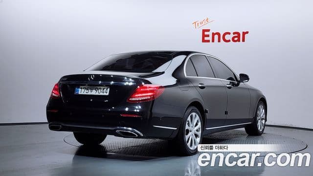 Mercedes-Benz E-Class 2019 — ფოტო 2/20