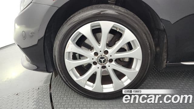 Mercedes-Benz E-Class 2019 — ფოტო 5/20