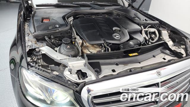 Mercedes-Benz E-Class 2019 — ფოტო 6/20