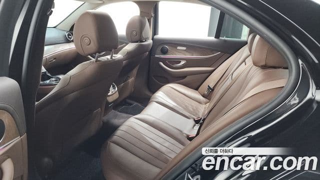 Mercedes-Benz E-Class 2019 — ფოტო 11/20