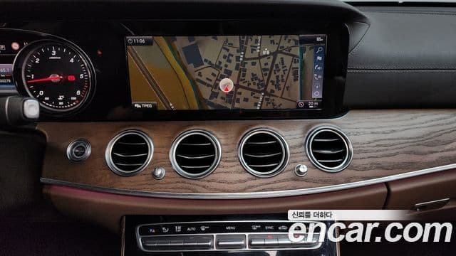 Mercedes-Benz E-Class 2019 — ფოტო 13/20