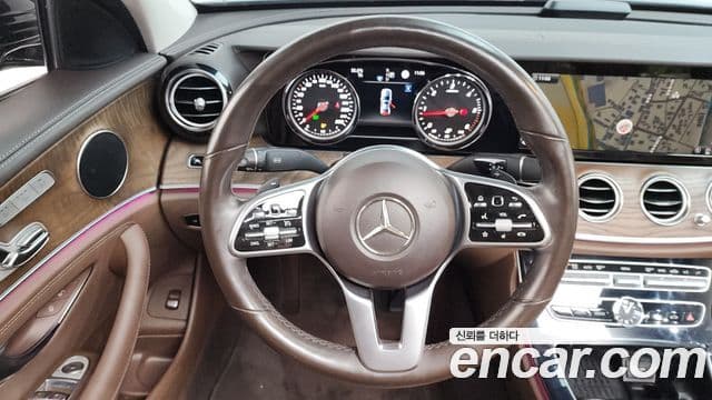 Mercedes-Benz E-Class 2019 — ფოტო 14/20