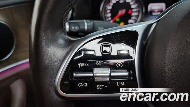 Mercedes-Benz E-Class 2019 — ფოტო 16/20