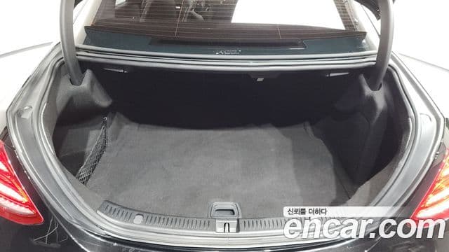 Mercedes-Benz E-Class 2019 — ფოტო 19/20