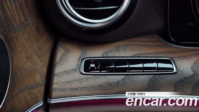 Mercedes-Benz E-Class 2019 — Photo 3/32