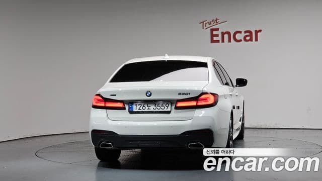BMW 5 Series 2023 — ფოტო 4/20