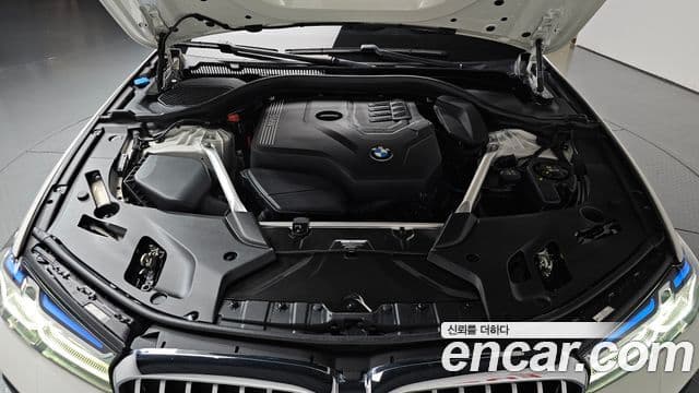BMW 5 Series 2023 — ფოტო 6/20