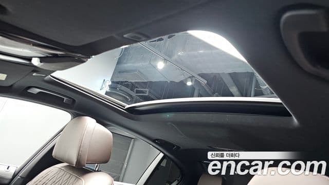 BMW 5 Series 2023 — ფოტო 18/20
