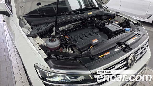 Volkswagen Tiguan 2019 — ფოტო 6/20
