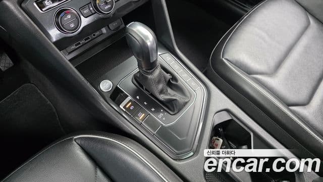 Volkswagen Tiguan 2019 — ფოტო 9/20