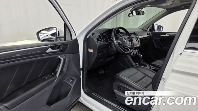 Volkswagen Tiguan 2019 — ფოტო 10/20