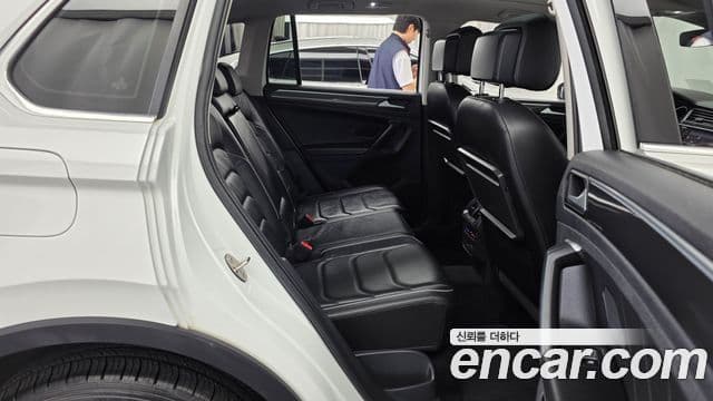 Volkswagen Tiguan 2019 — ფოტო 12/20