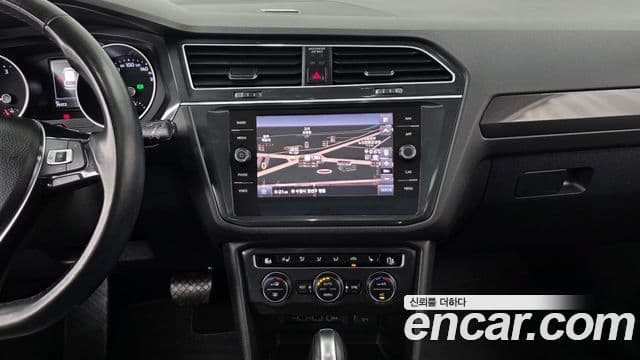 Volkswagen Tiguan 2019 — ფოტო 14/20