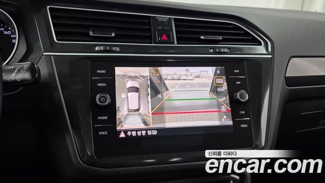 Volkswagen Tiguan 2019 — ფოტო 15/20