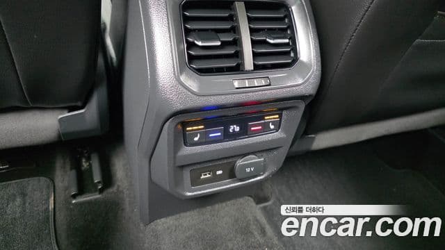 Volkswagen Tiguan 2019 — ფოტო 19/20