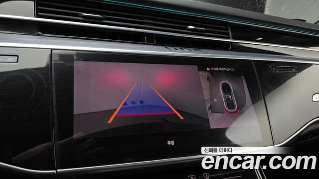 Audi A8 2021 — ფოტო 15/20
