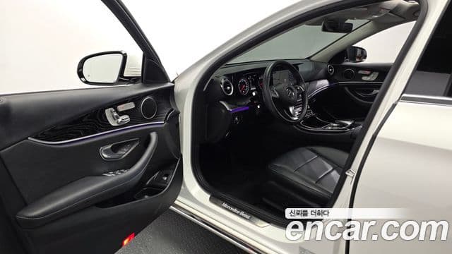 Mercedes-Benz E-Class 2018 — фото 10 из 20