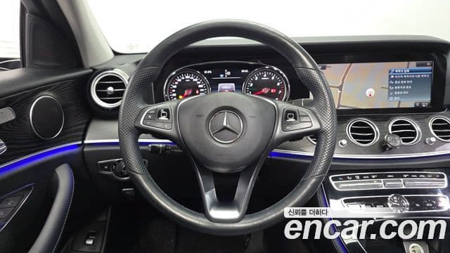 Mercedes-Benz E-Class 2018 — фото 13 из 20