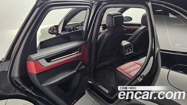 Porsche Cayenne 2024 — Şəkil 31/39
