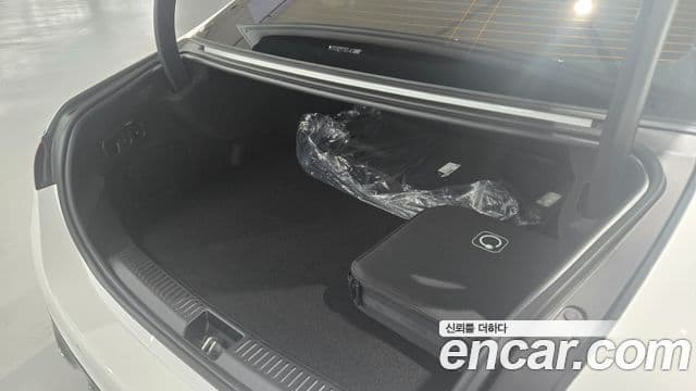 Mercedes-Benz E-Class 2026 — фото 8 из 20
