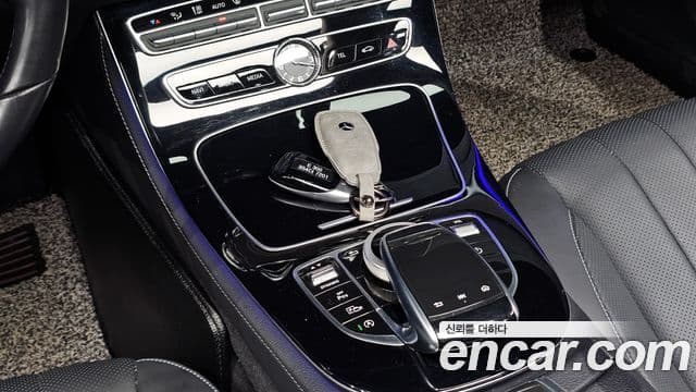 Mercedes-Benz E-Class 2019 — Şəkil 19/20