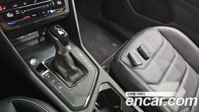 Volkswagen Tiguan 2022 — ფოტო 9/20