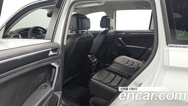 Volkswagen Tiguan 2022 — ფოტო 11/20