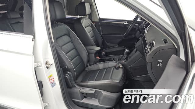 Volkswagen Tiguan 2022 — ფოტო 12/20