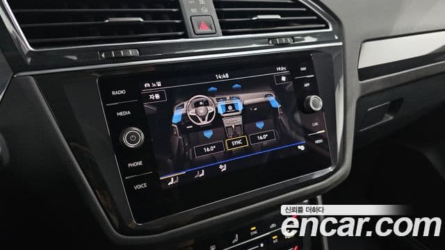 Volkswagen Tiguan 2022 — ფოტო 14/20