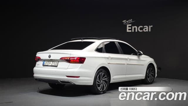Volkswagen Jetta 2021 — ფოტო 2/20