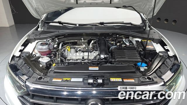 Volkswagen Jetta 2021 — ფოტო 6/20
