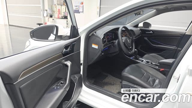 Volkswagen Jetta 2021 — ფოტო 10/20