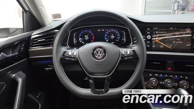 Volkswagen Jetta 2021 — ფოტო 13/20
