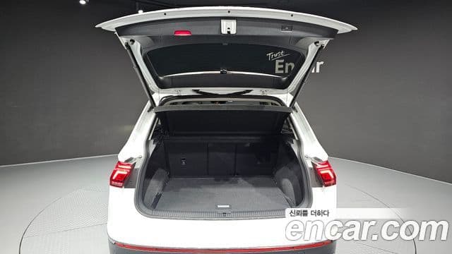 Volkswagen Tiguan 2022 — Şəkil 19/20