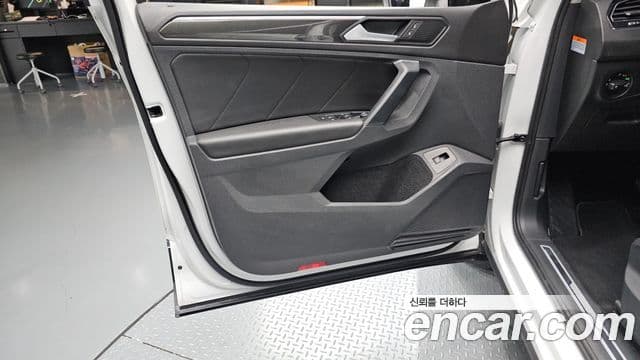 Volkswagen Tiguan 2022 — Photo 15/33