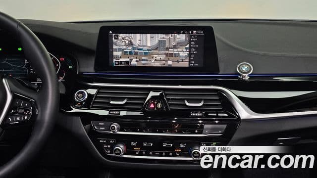 BMW 5 Series 2020 — фото 14 из 20