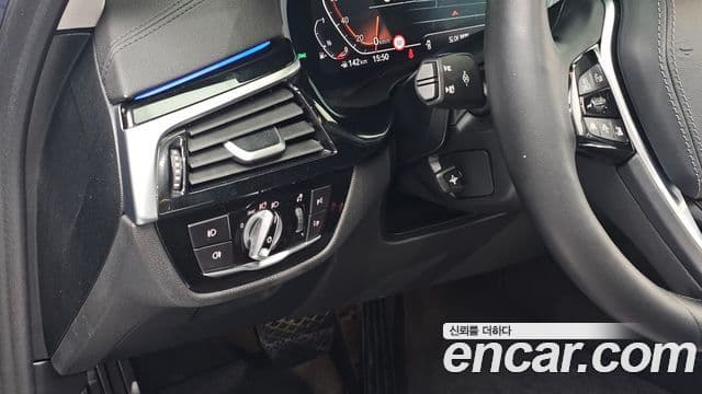 BMW 5 Series 2020 — ფოტო 16/20